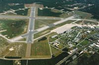 gabreski-airport-rwy15-oct1996-aerial-photos