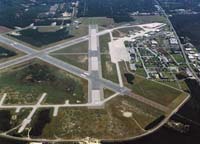 gabreski-airport-rwy19-oct1996-aerial-photos